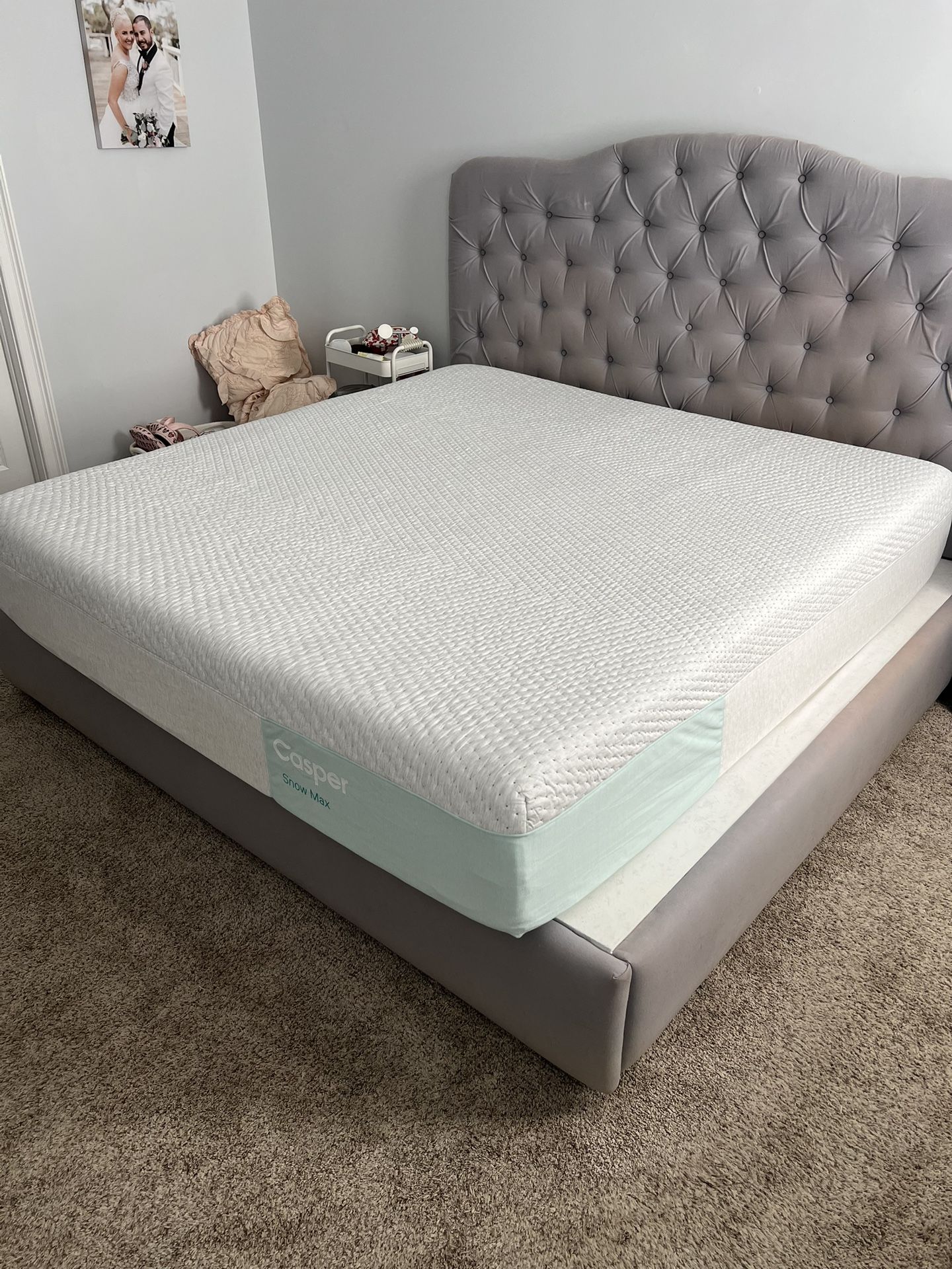 Like new Casper Snow Max King Mattress
