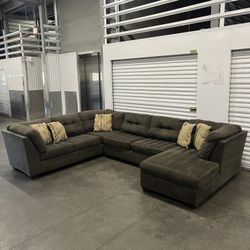 Ashley Furniture Grey Sectional(FREE DELIVERY)