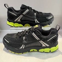NIKE VOMERO 5 “BLACK VOLT”