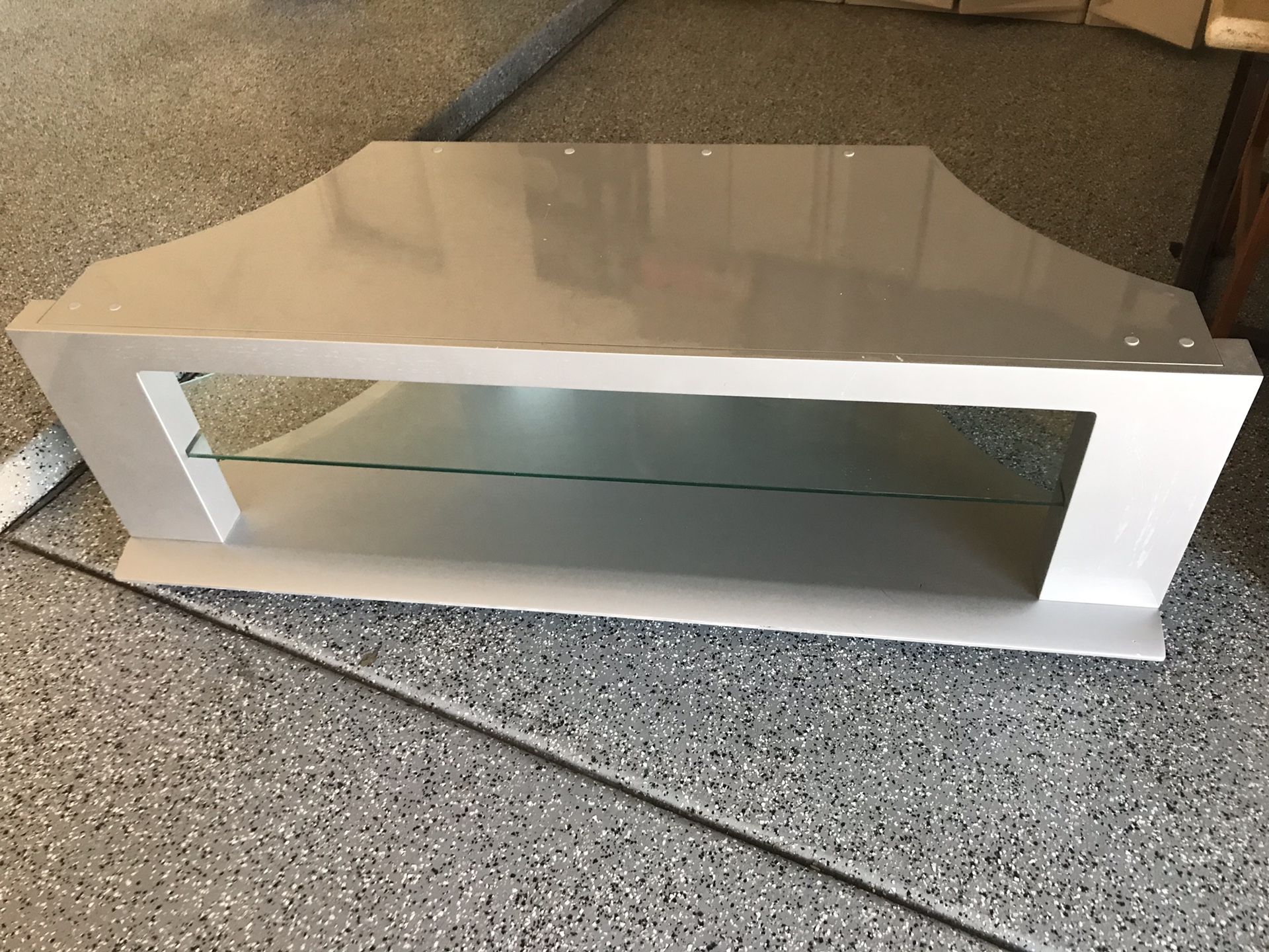 Tv table in very good condition