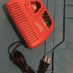 Milwaukee M12 Battery Charger