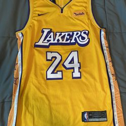 Kobe Bryant Lakers Yellow Jersey Size M*