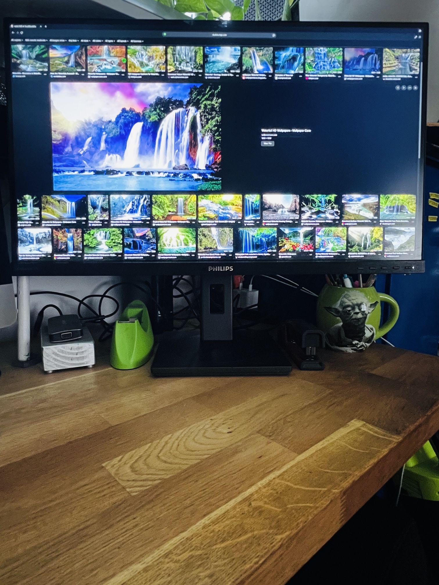 PHILIPS 279P1 27 UHD 3840 x 2160 (4K) 60 Hz...