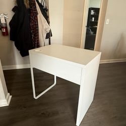 White Desk 