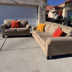 Ashley Sofá And Loveseat 