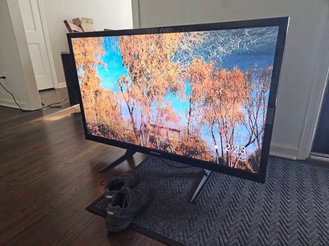 50" Samsung TV With Chromecast And Brand Soundbar With Wireless Subwoofer