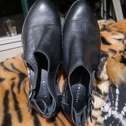 New , Women's black LUCKY BRAND shoes, very fashionable and Versatile, perfect for summer!