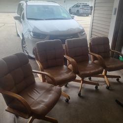 4 Dining Room Chairs 