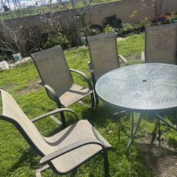 Patio Furniture/ Backyard Chairs with Table