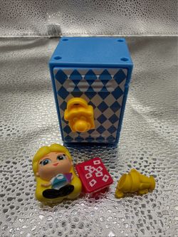 Disney Doorables, Academy Surprise Lockers, Alice In Wonderland, Ultra Rare