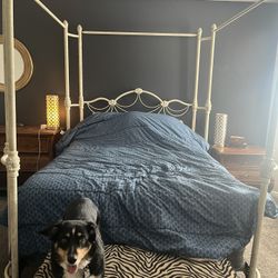 Queen Four Poster  Head And Footboard