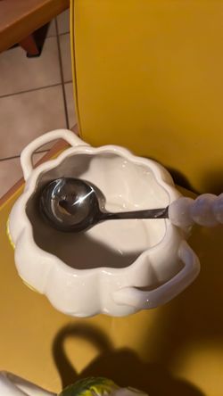 Temptations serving bowl and ladle with Gravy Boat