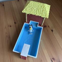 Disney Bluey Swimming Pool And Figure Playset  