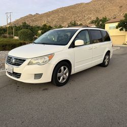 2011 Volkswagen Routan Minivan 