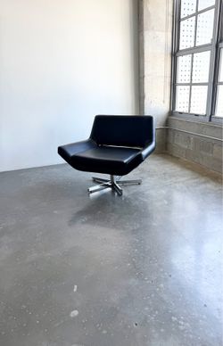 Modern / minimalist Wade Logan Black Leather Swivel Chair