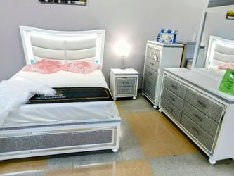 Glamorous Bedroom Set with LED Headboard