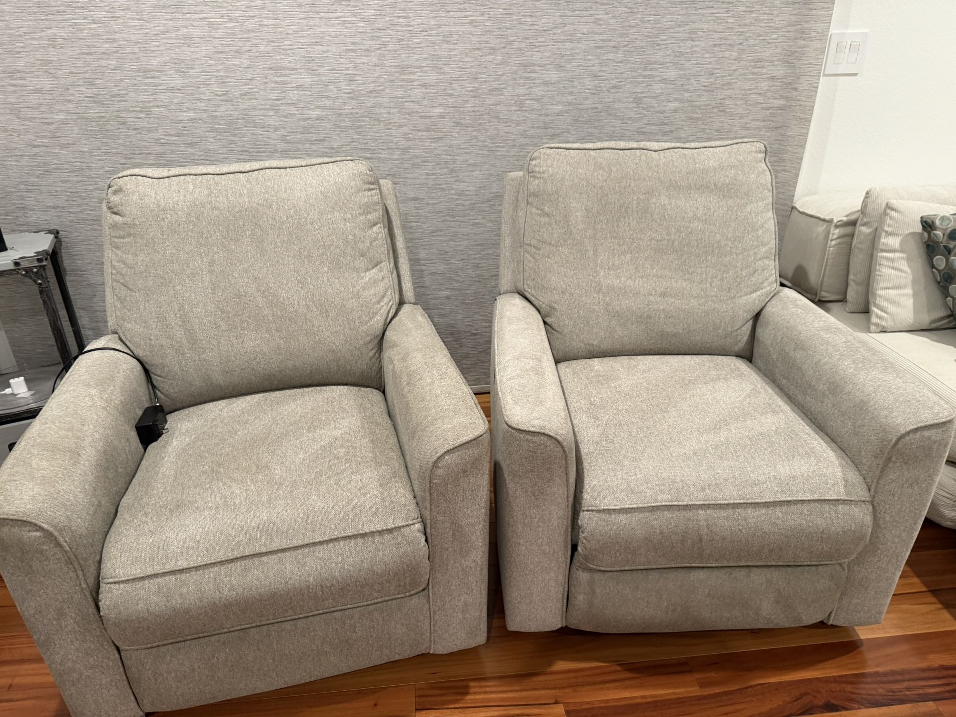 Recliner chairs