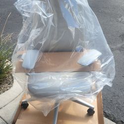 Haworth Fern Executive White Leather Office Desk Gaming Chairs 