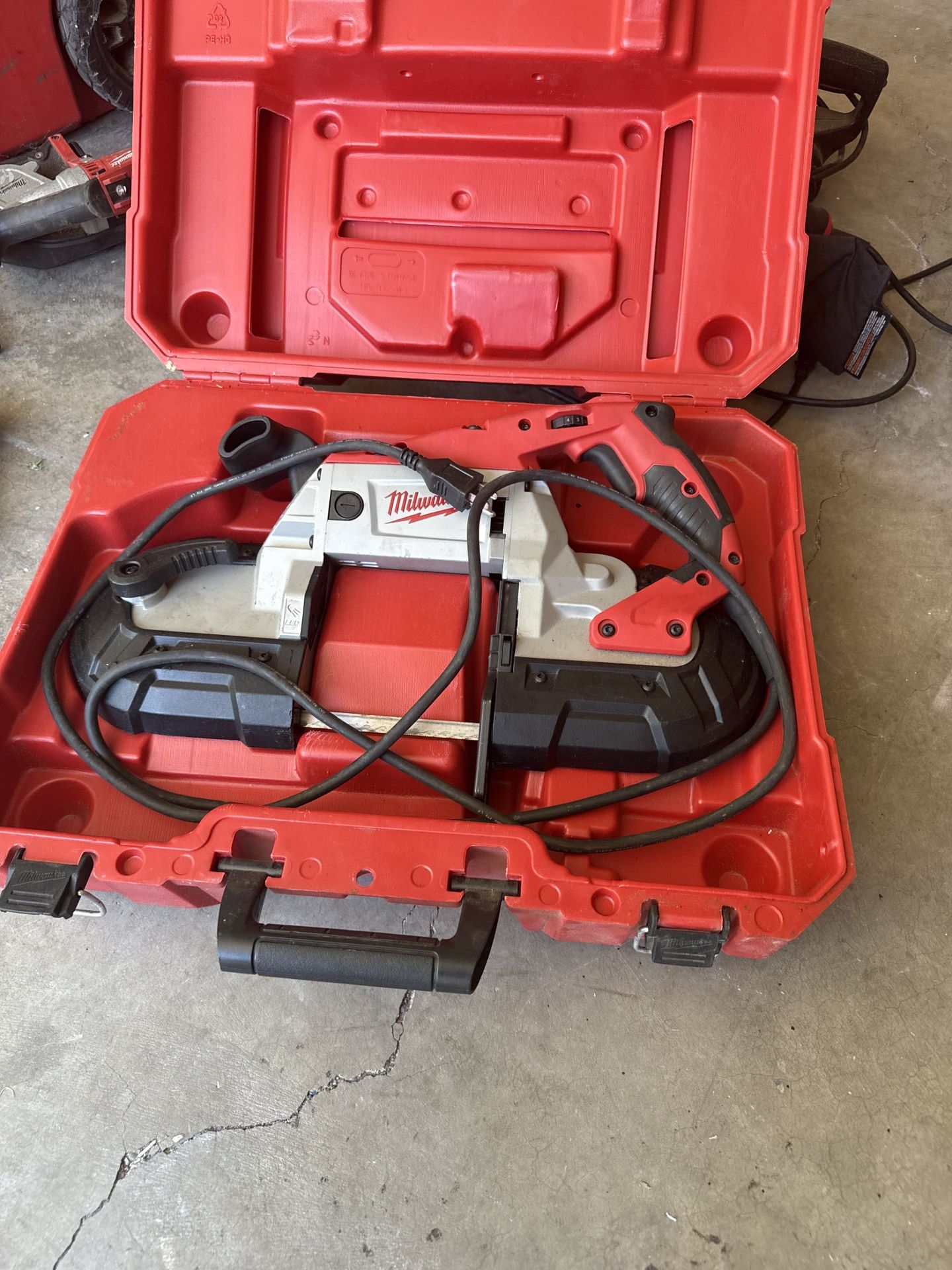 Milwaukee Deep Cut Band Saw