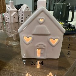 Cindeer 4 Piece Set , Light Houses   Scenes Decor White Tabletop Decoration