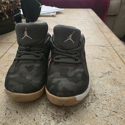 Nike Jordan's B-fly River Rock size 10c