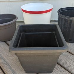 Variety of 4 plastic flower pots planters for house, garden, porch or deck.