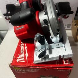 Sierra 6-1/2 MILWAKER M18 Nueva Solo Herramienta