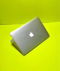 Apple MacBook Air 13” i5/8GB/256GB SSD $180
