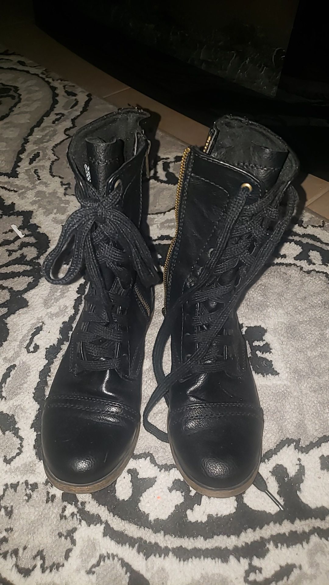 Size 5 1/2 women black boots