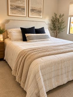 KING NECTAR MEMORY FOAM BED + FRAME – $100! MOVING SALE! 🏡