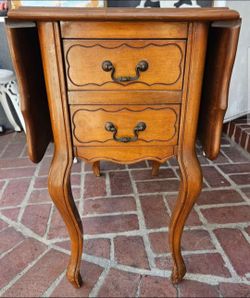 Vintage Mid-century French Provincial/Country French Pembroke Drop-leaf Accent Table