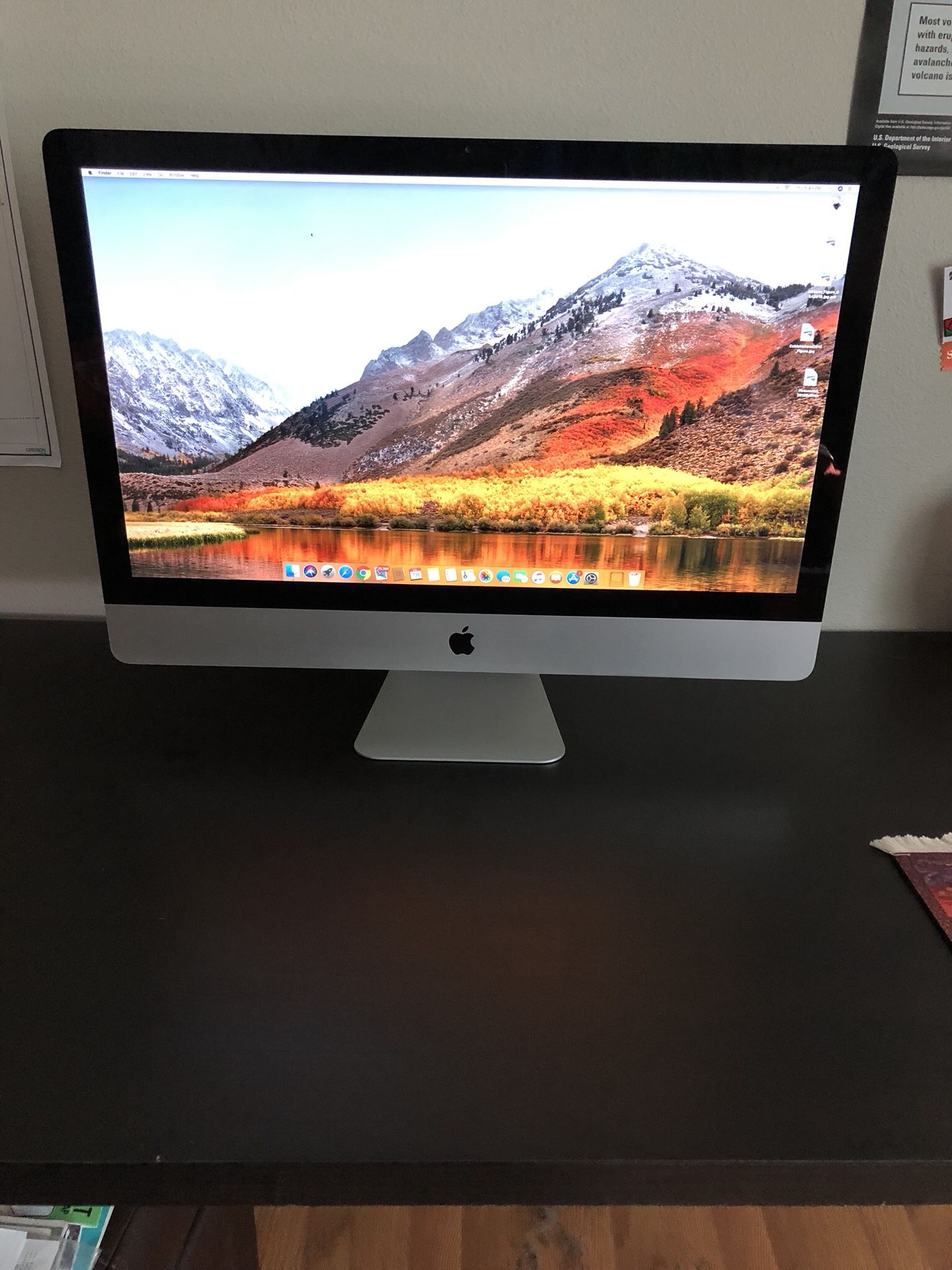 27” iMac desktop computer with Bluetooth Apple keyboard