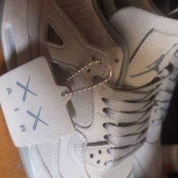 Jordan 4 kaws 