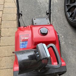 18” Toro 418ze snowblower with electric start