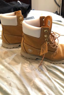 Timberland boots size 9 m but is more like 9 w