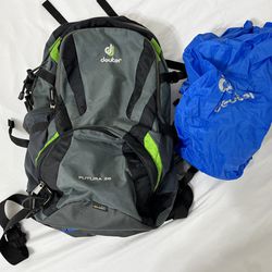 Deuter Futura 28 Hiking Backpack women w/ free NEW daypack