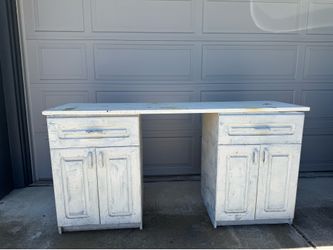 Workbench / Table With Shelves.