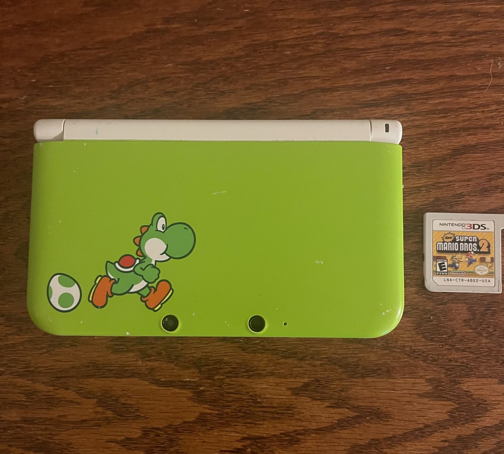 Nintendo 3DS XL   Yoshi Edition   
