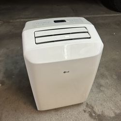 AC Unit With Windo W Attachments 