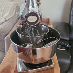 Vintage Sunbeam Mixmaster Stand Mixer With Milk Glass Bowls for Sale in  Tacoma, WA - OfferUp