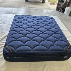 Like New Dreamcloud Ultra Memory Foam King Mattress
