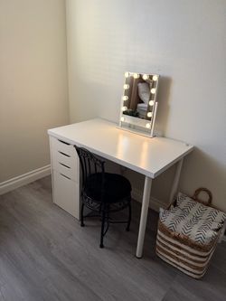 Vanity light mirror and chair