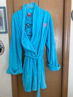Néw Womens size Large hello kitty blue plush robe