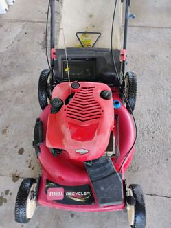 SELF PROPPED TORO MOWER