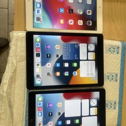 Apple iPad Air 2 32gb Wi-Fi in Good Condition. Comes with Charger cable . 