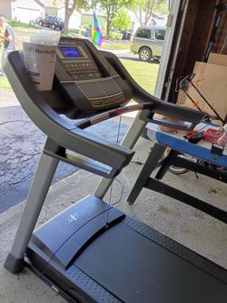NORDICTRACK C600 TREADMILL ( LIKE NEW & DELIVERY AVAILABLE TODAY)