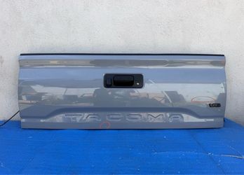 Toyota Tacoma V6 Tailgate