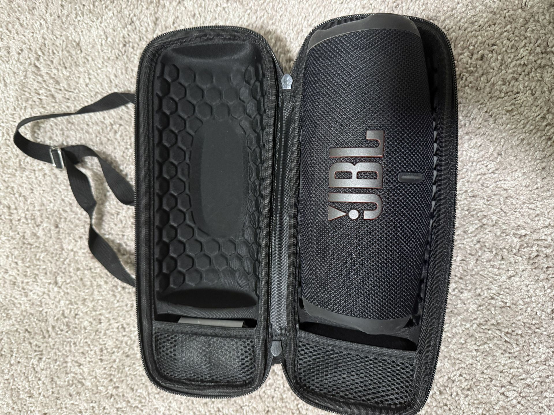 JBL Charge 5