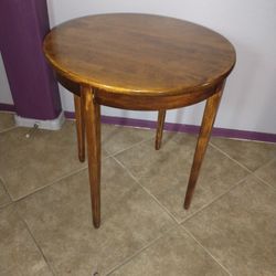 Small refinished wood side table (24"x22" x22")
123rd Ave and deer valley rd(Williams rd)