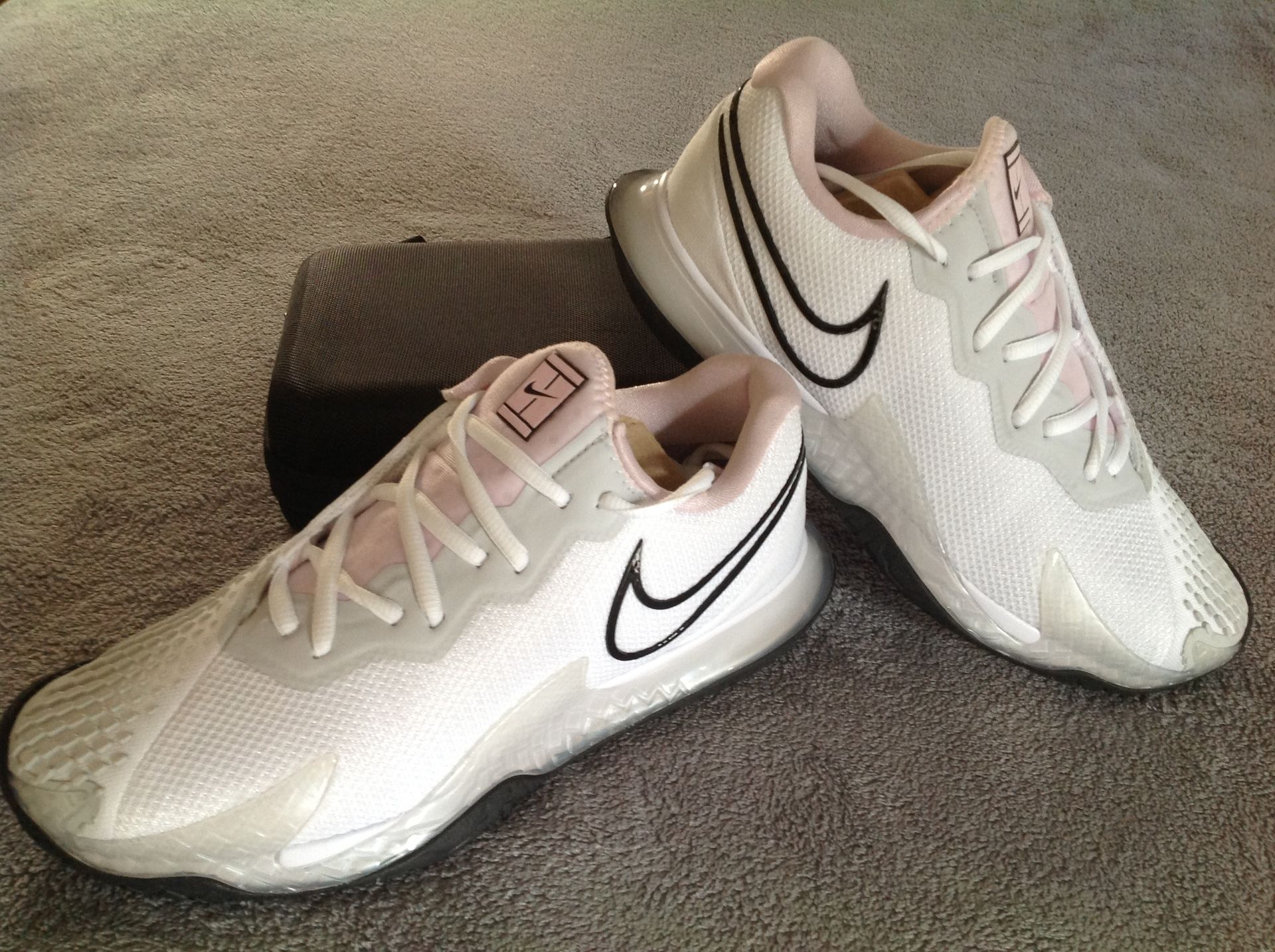 Nike Tennis Shoes Women’s Sz9 Vapor Cage 4